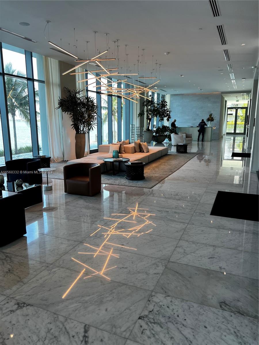 3131 NE 7th Ave # 1004