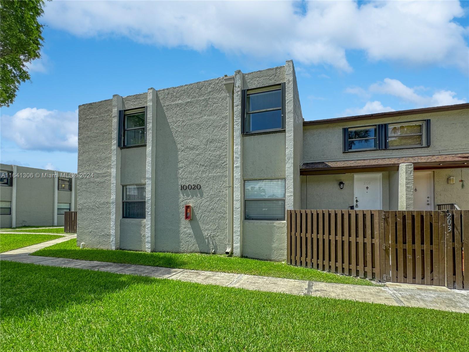 10020 NW 9th St Cir # 203