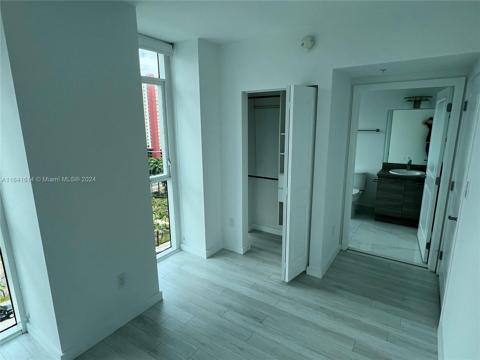 400 Sunny Isles Blvd # 1105