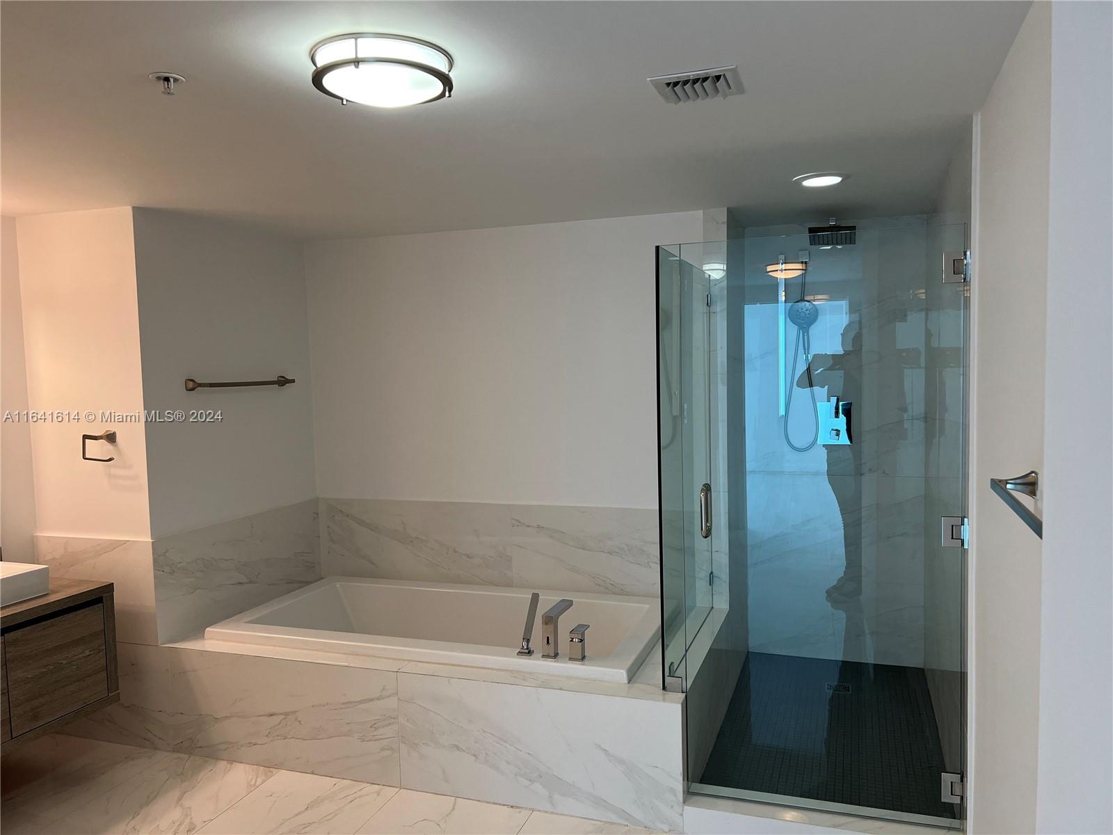 400 Sunny Isles Blvd # 1105