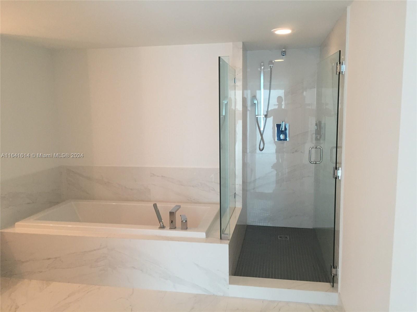 400 Sunny Isles Blvd # 1105