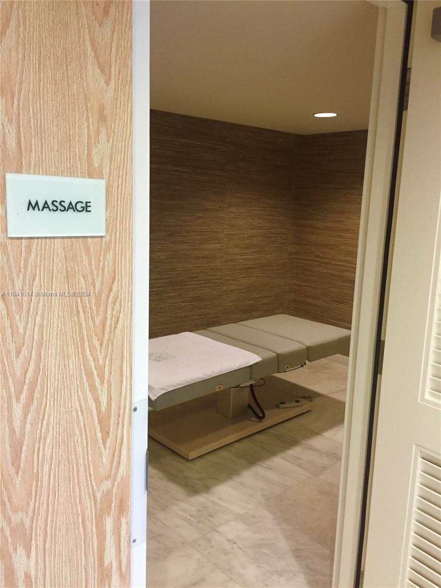 400 Sunny Isles Blvd # 1105