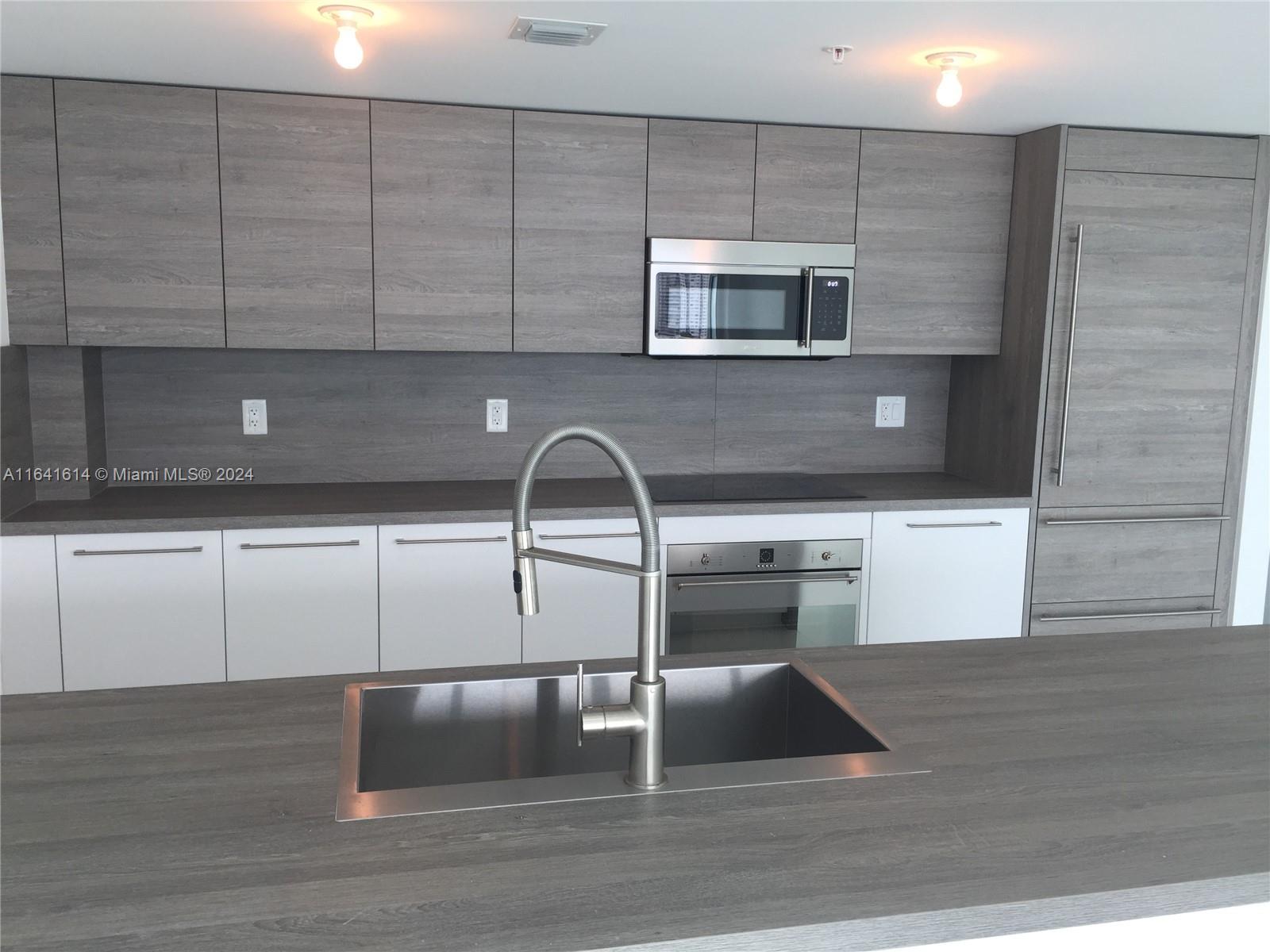 400 Sunny Isles Blvd # 1105