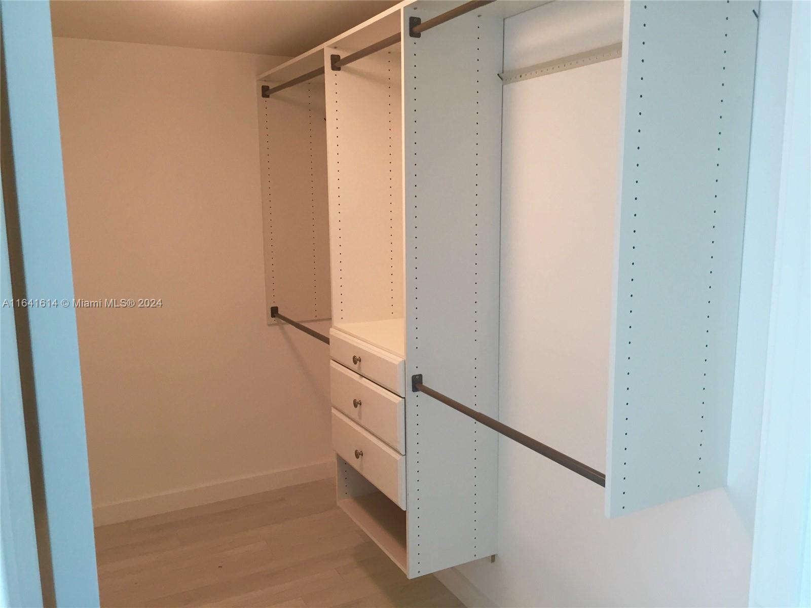 400 Sunny Isles Blvd # 1105