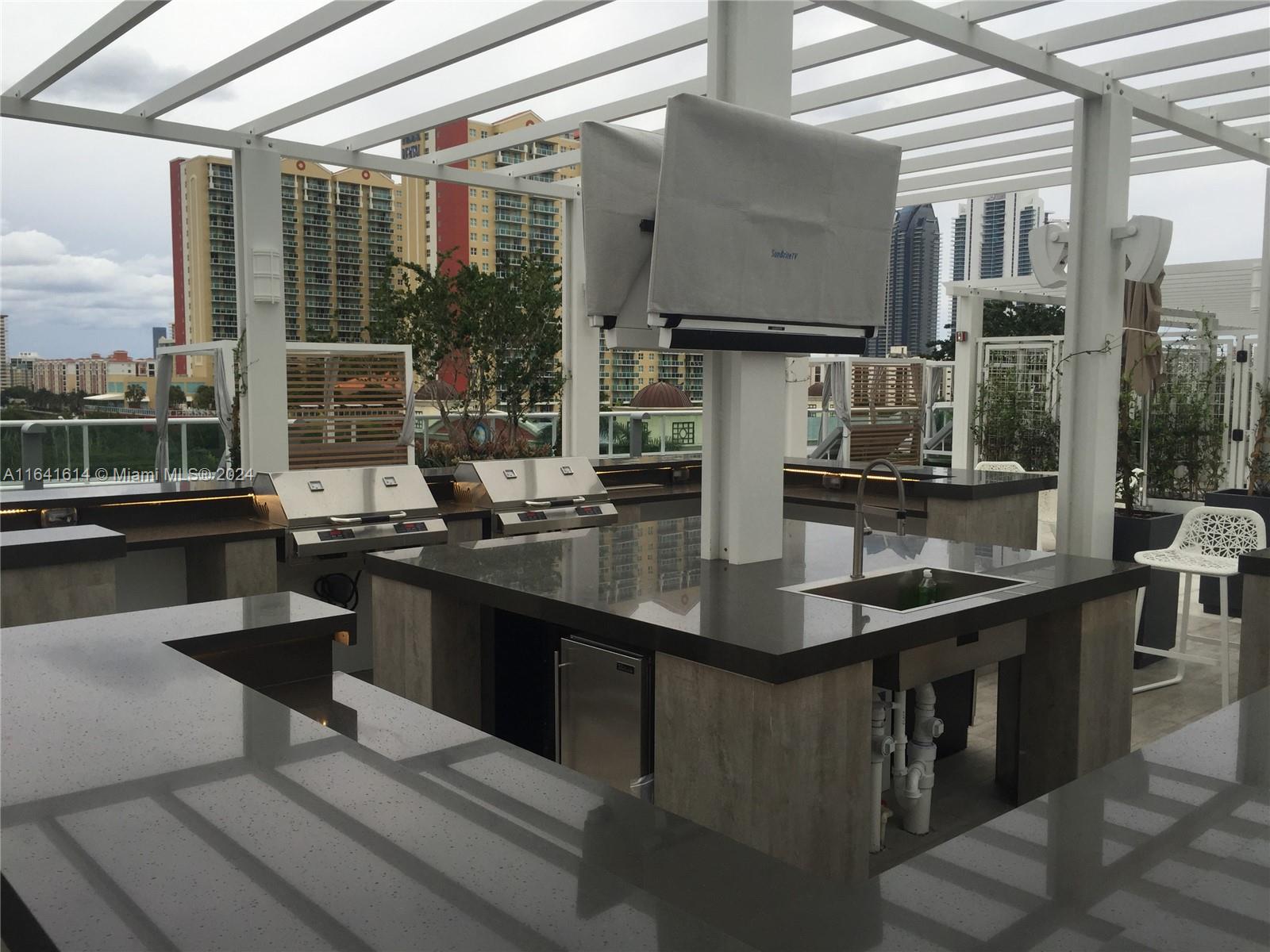 400 Sunny Isles Blvd # 1105