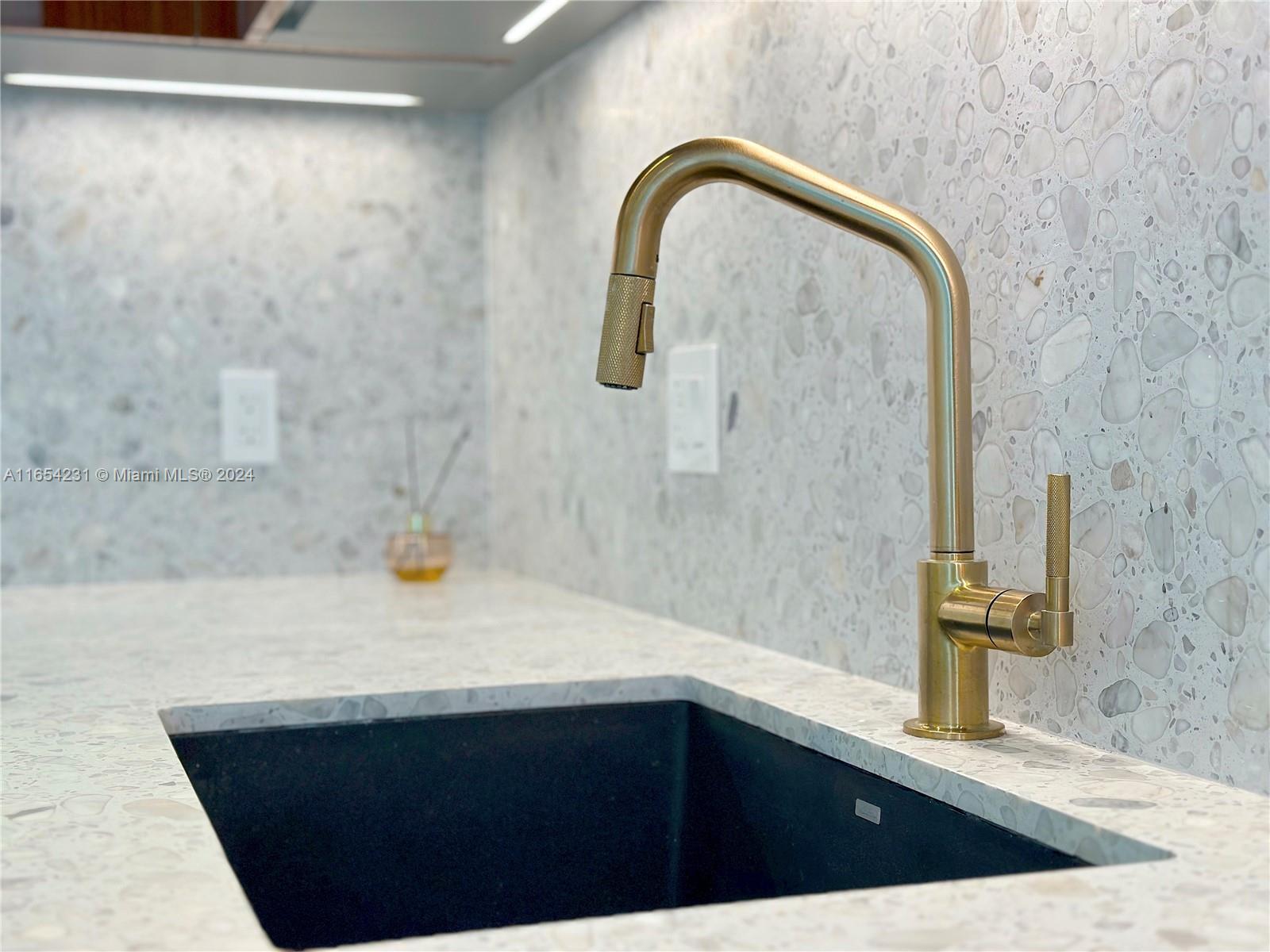 2655 S Bayshore Dr # 405