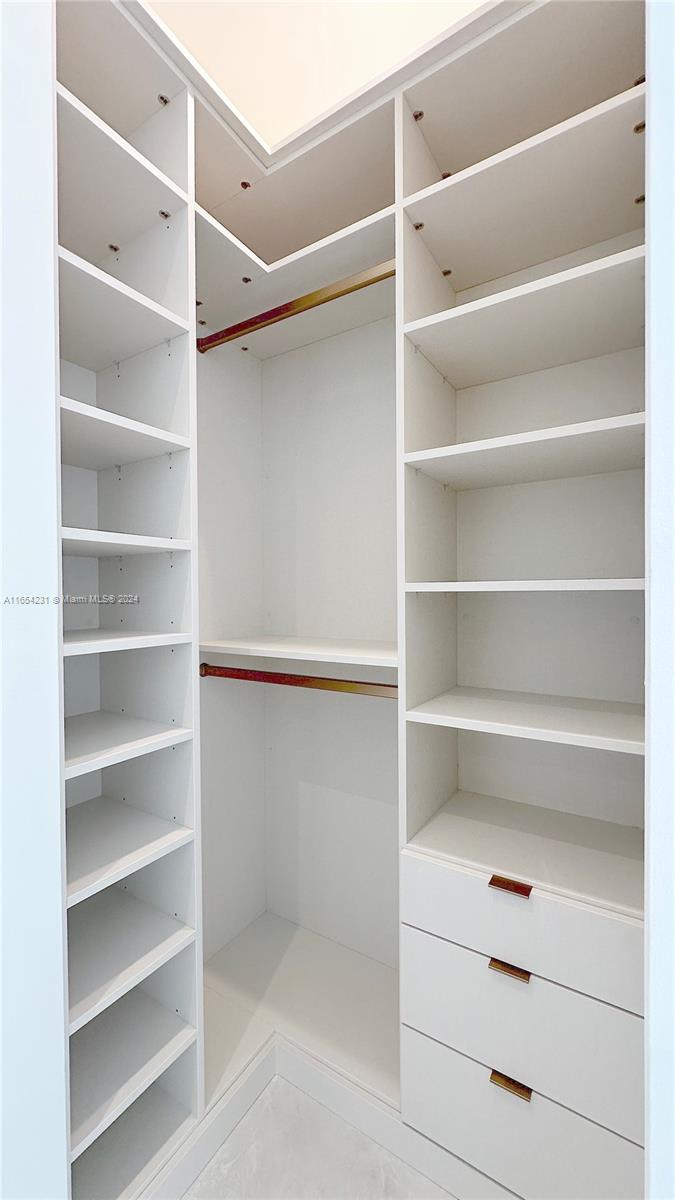 2655 S Bayshore Dr # 405