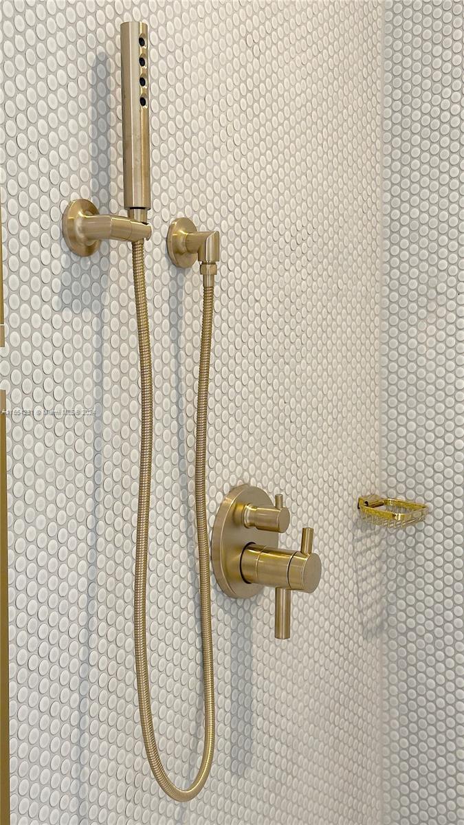 2655 S Bayshore Dr # 405