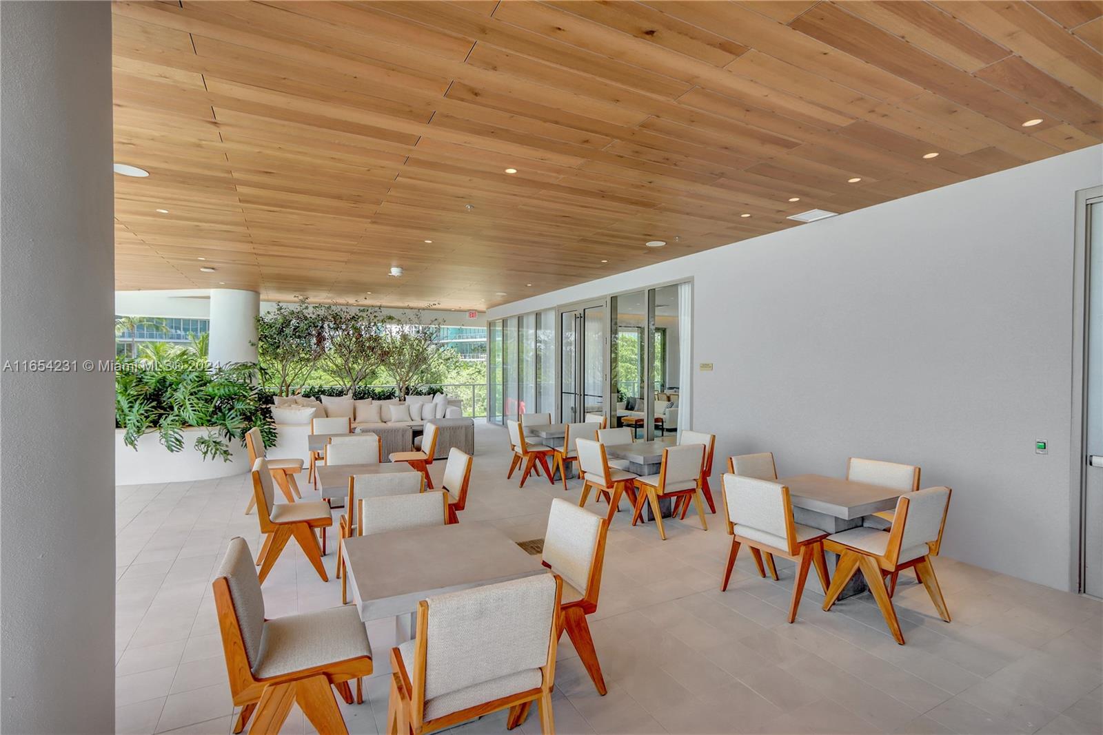 2655 S Bayshore Dr # 405