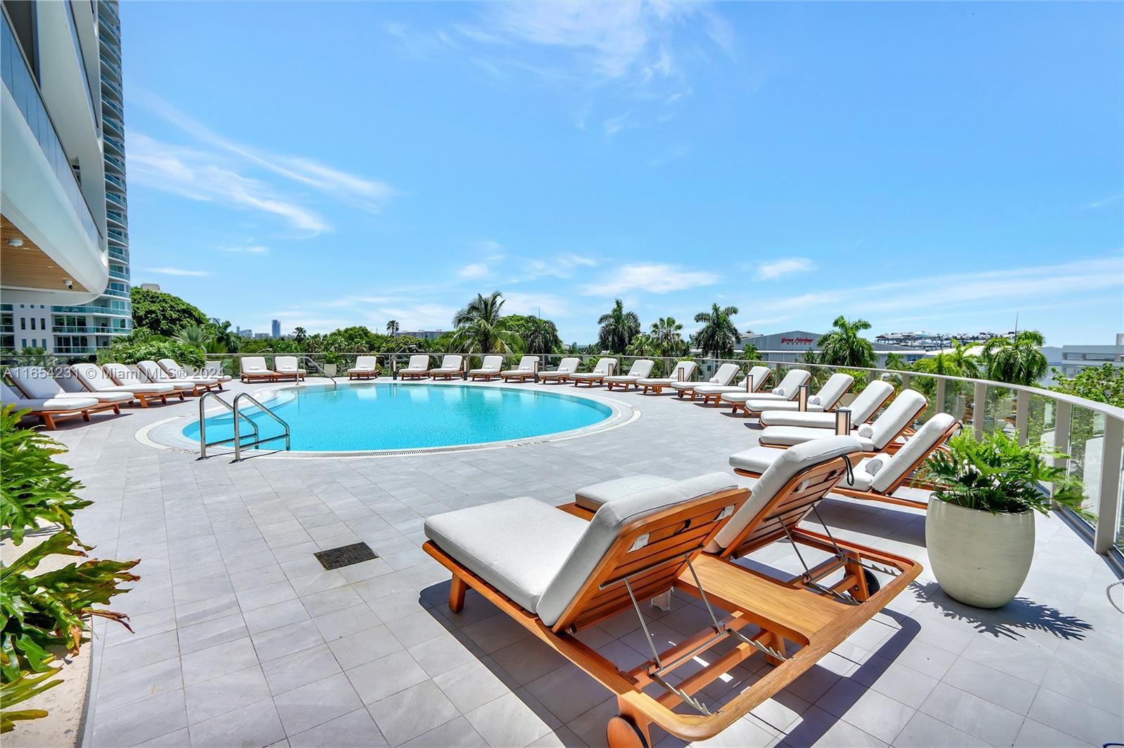 2655 S Bayshore Dr # 405