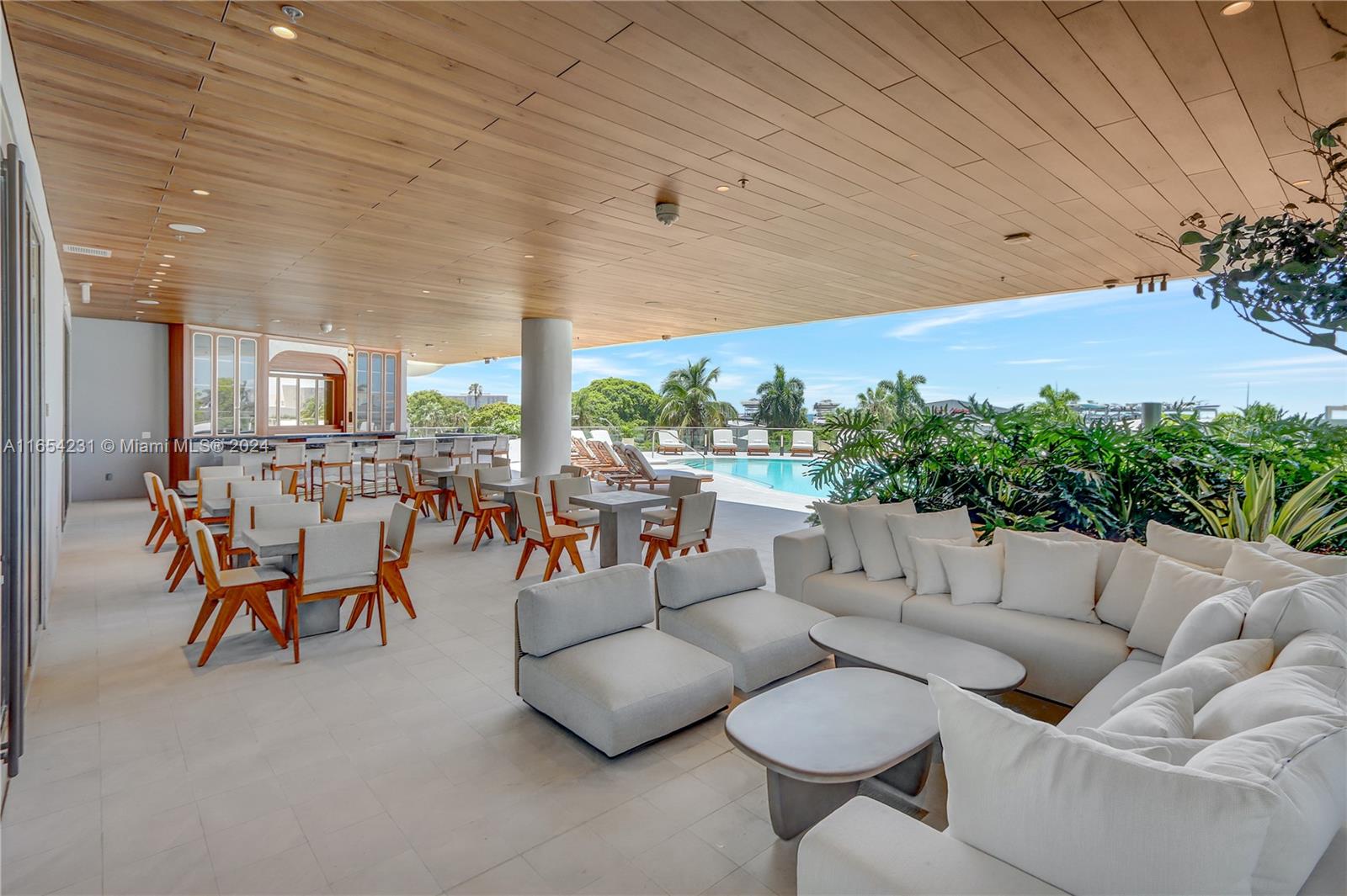 2655 S Bayshore Dr # 405