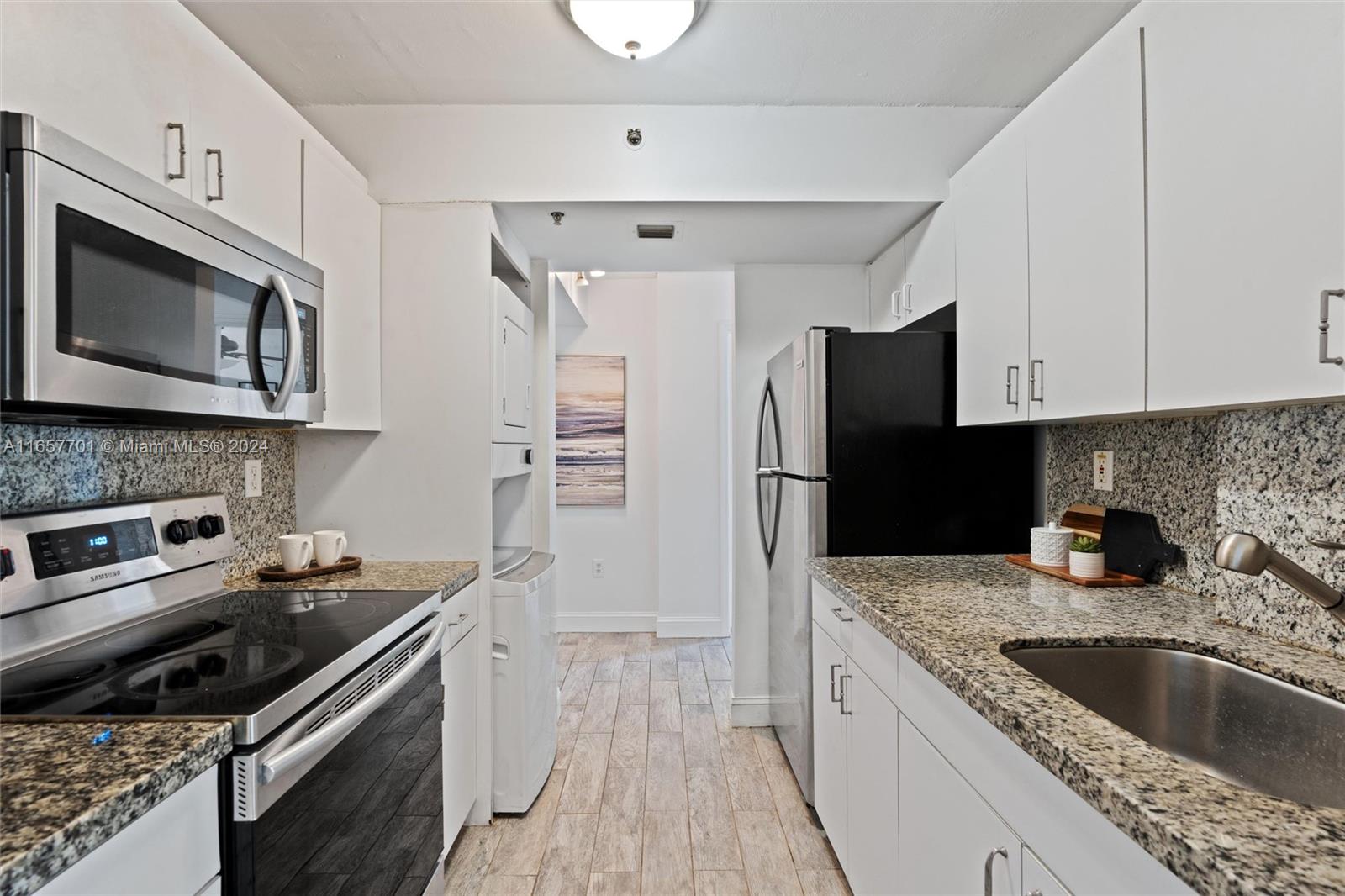 7601 Dickens Ave # 302