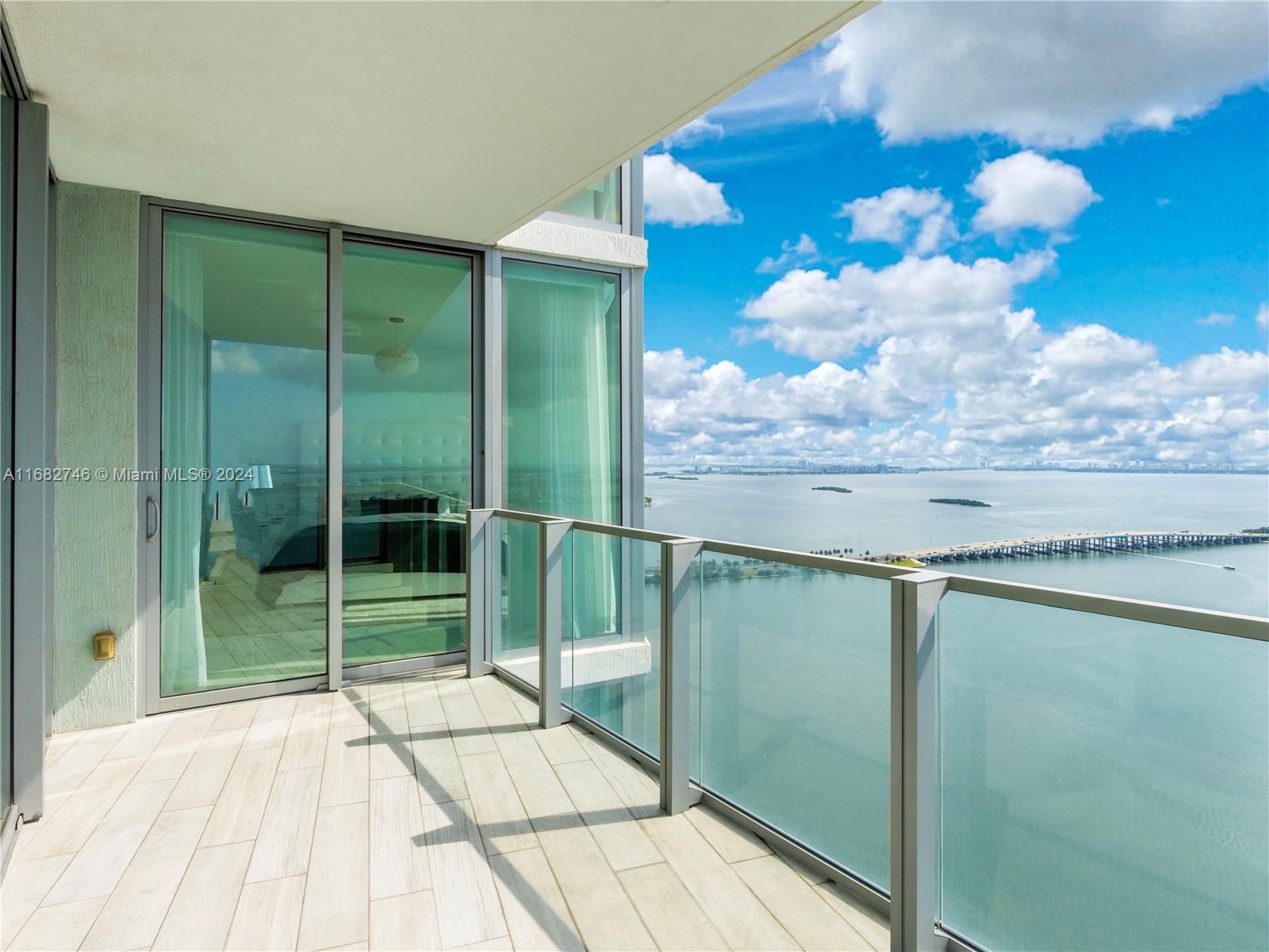 2900 NE 7th Ave # 4007