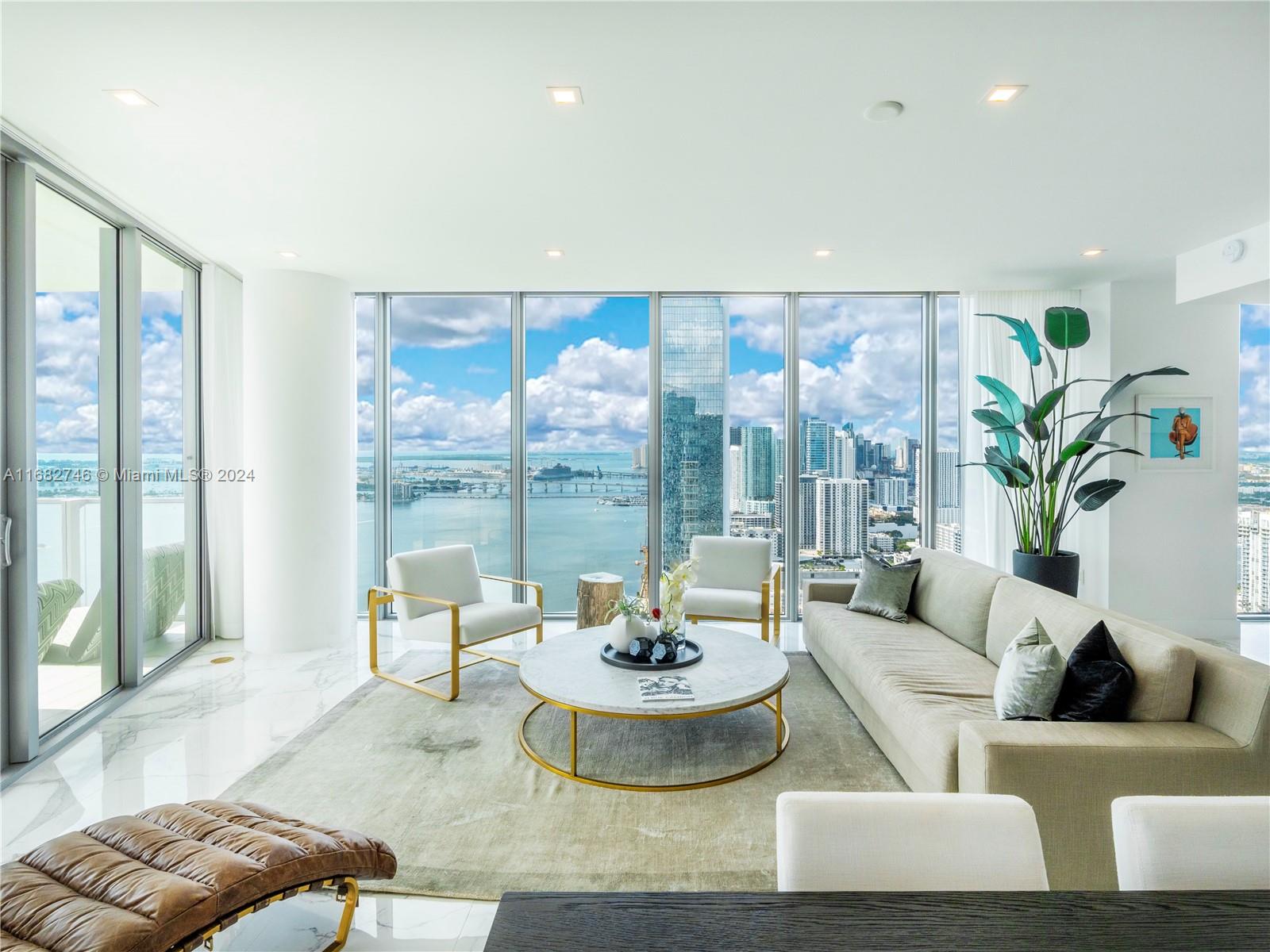 2900 NE 7th Ave # 4007