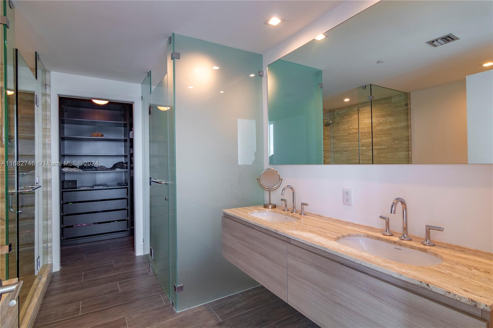 2900 NE 7th Ave # 4007