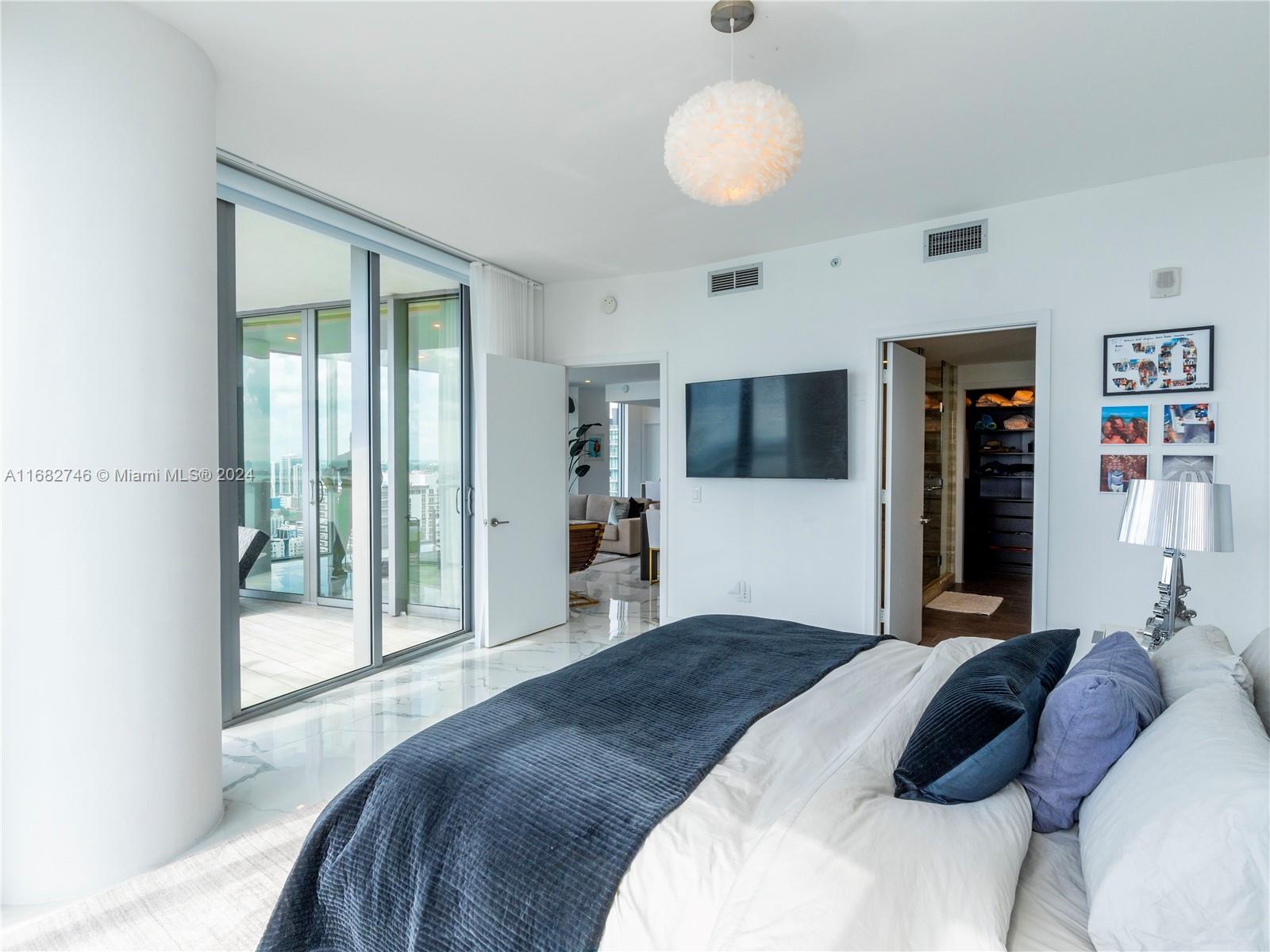 2900 NE 7th Ave # 4007