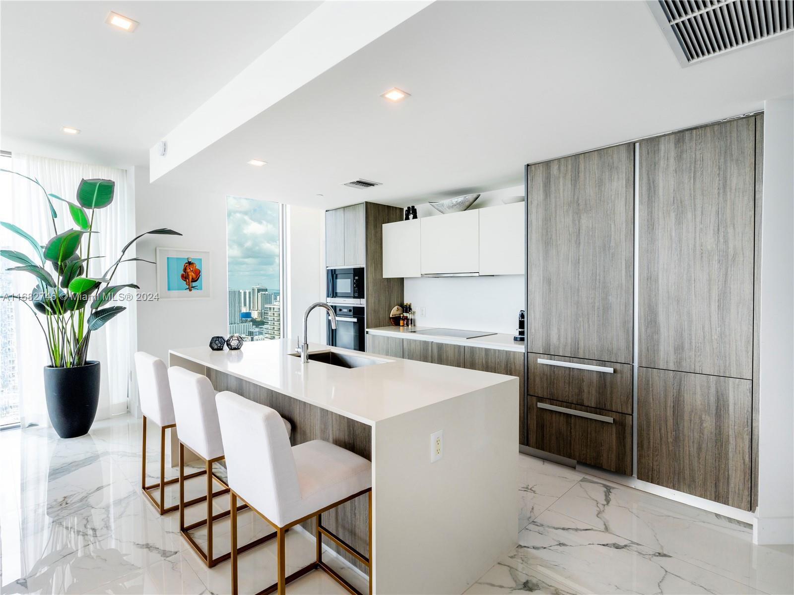 2900 NE 7th Ave # 4007