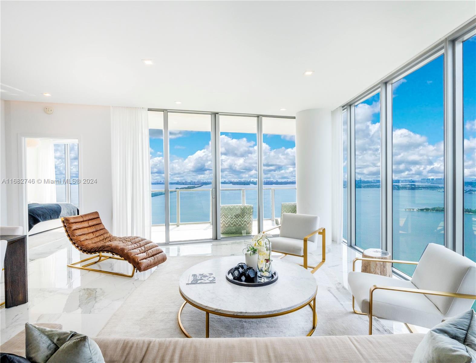 2900 NE 7th Ave # 4007