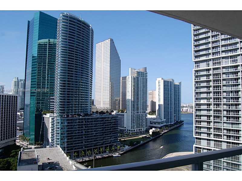 500 BRICKELL AV # 2505