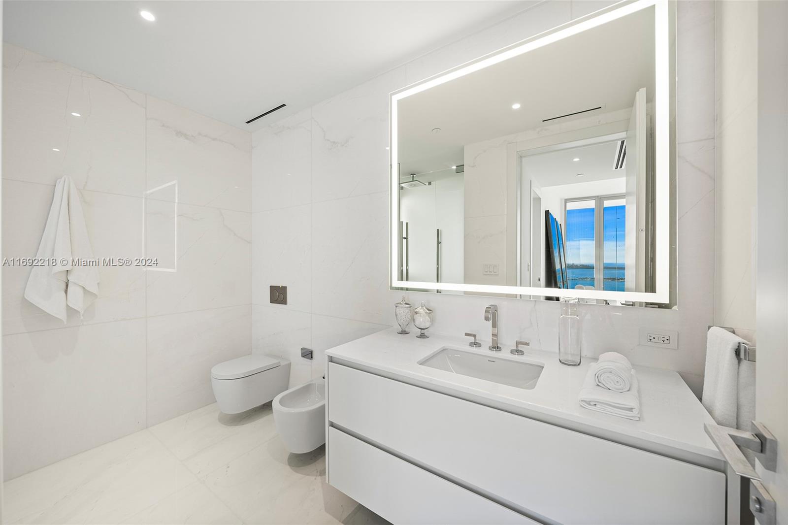 300 Biscayne Blvd Way # 4701