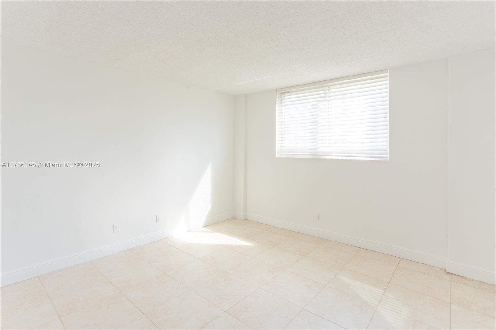 19380 Collins Ave # 406