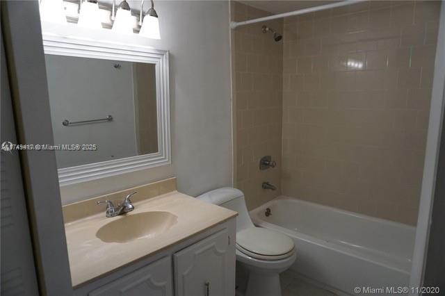 8950 NE 8th Ave # 405