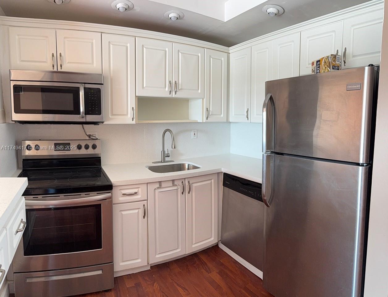 8950 NE 8th Ave # 405