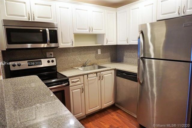 8950 NE 8th Ave # 405