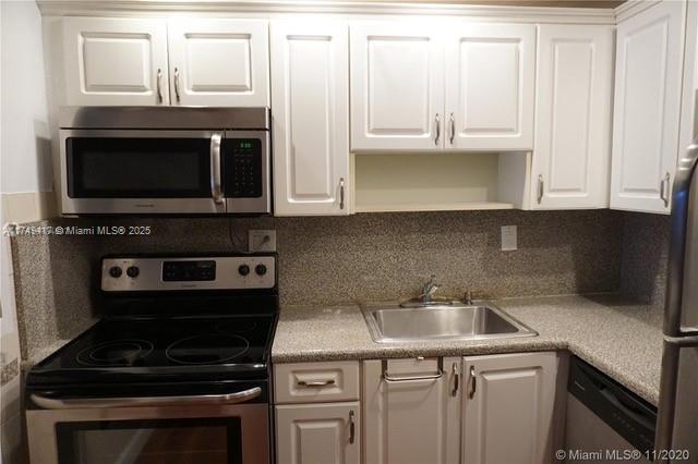 8950 NE 8th Ave # 405