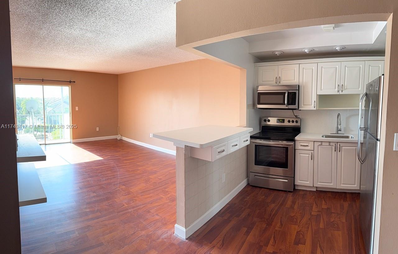 8950 NE 8th Ave # 405