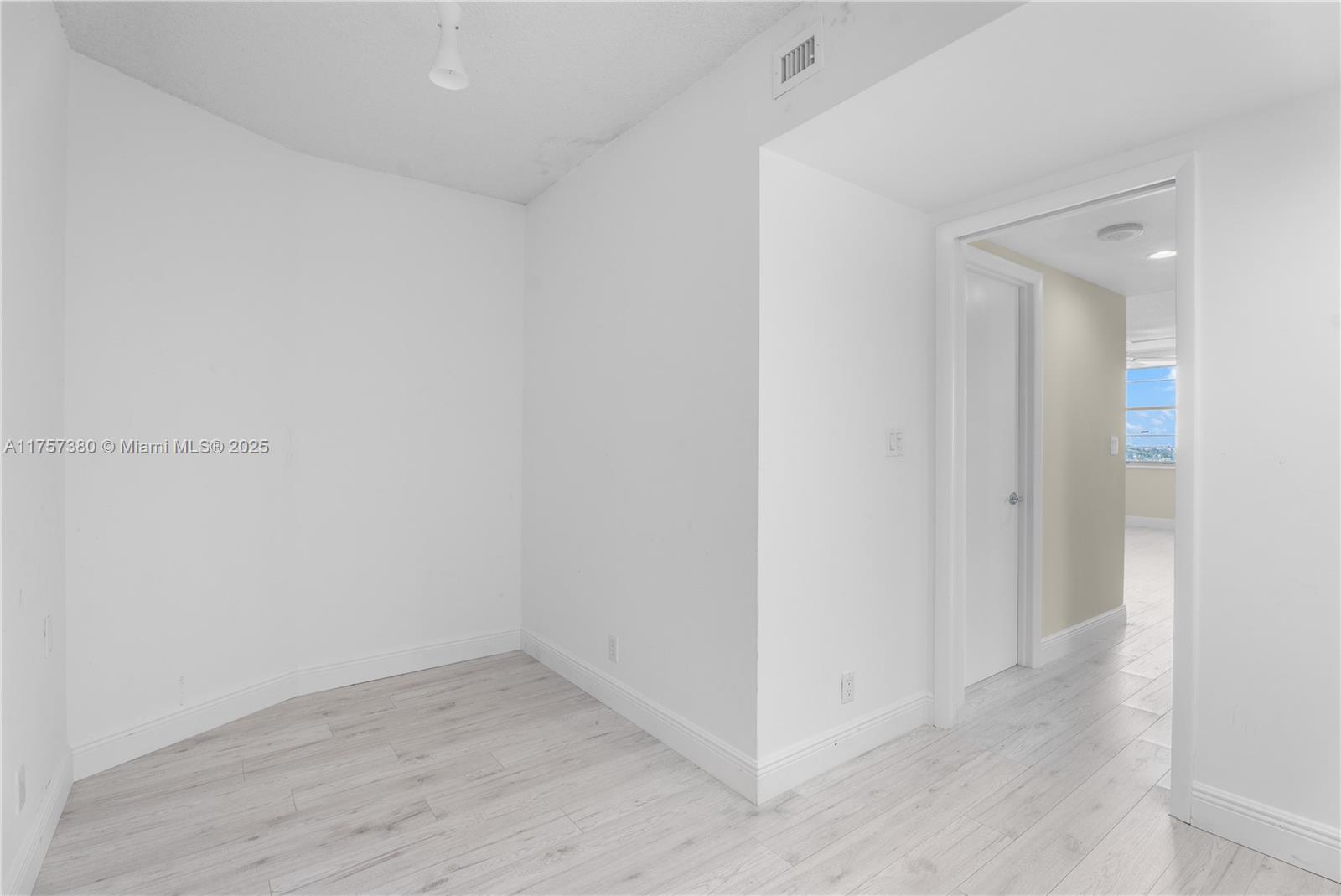 5660 Collins Ave # 7D