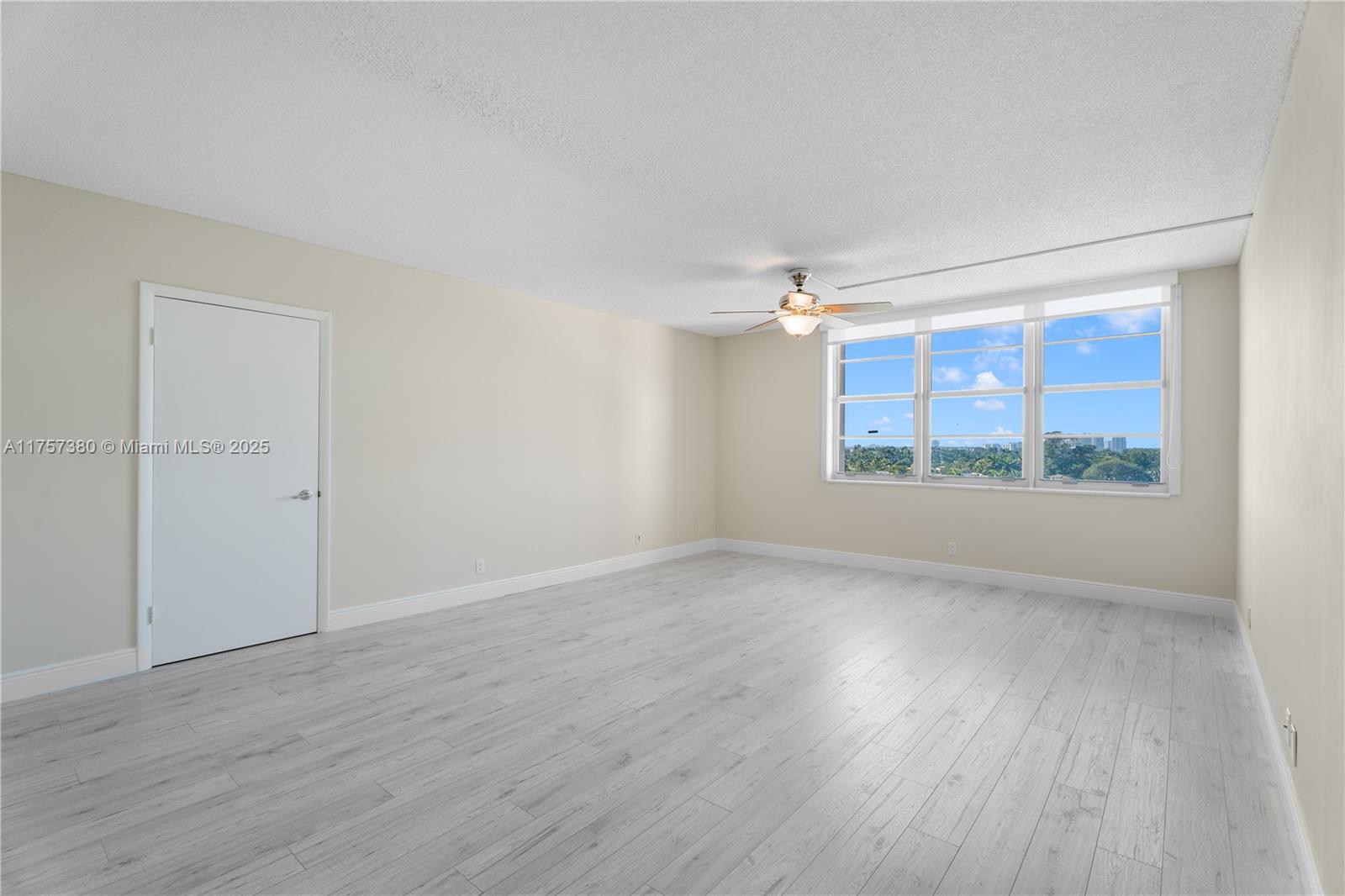 5660 Collins Ave # 7D