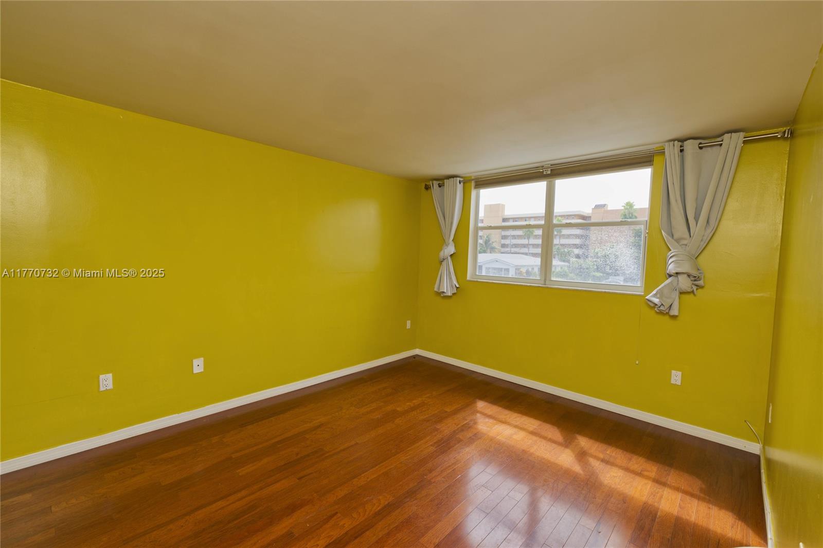 3750 NE 169th St # 205