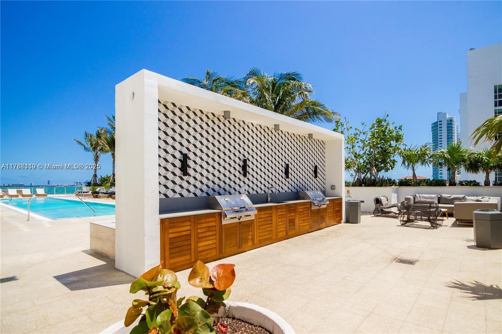 2900 NE 7th Ave # 3007