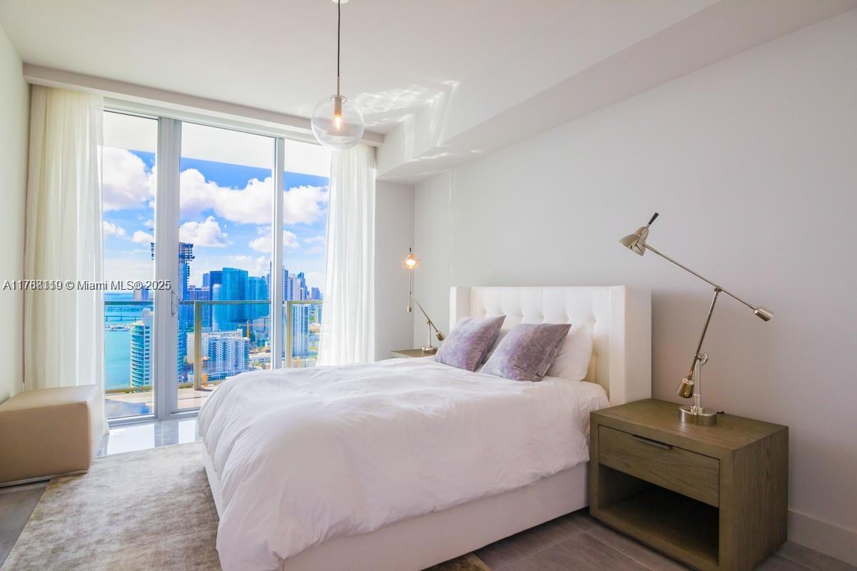 2900 NE 7th Ave # 3007