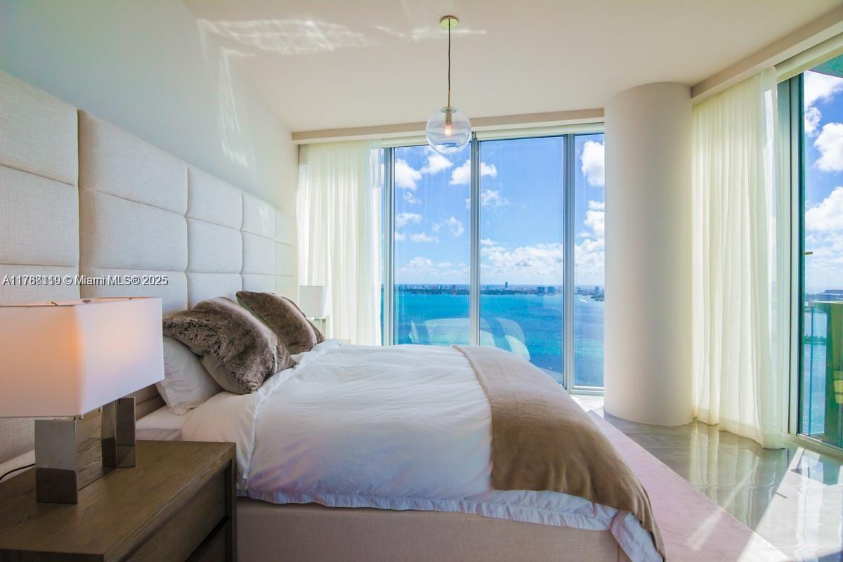 2900 NE 7th Ave # 3007