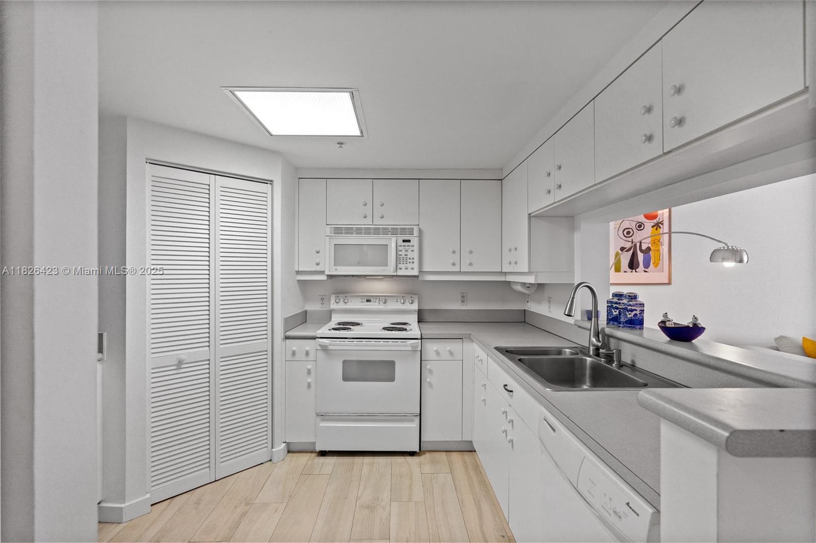 701 Brickell Key Blvd # 1408