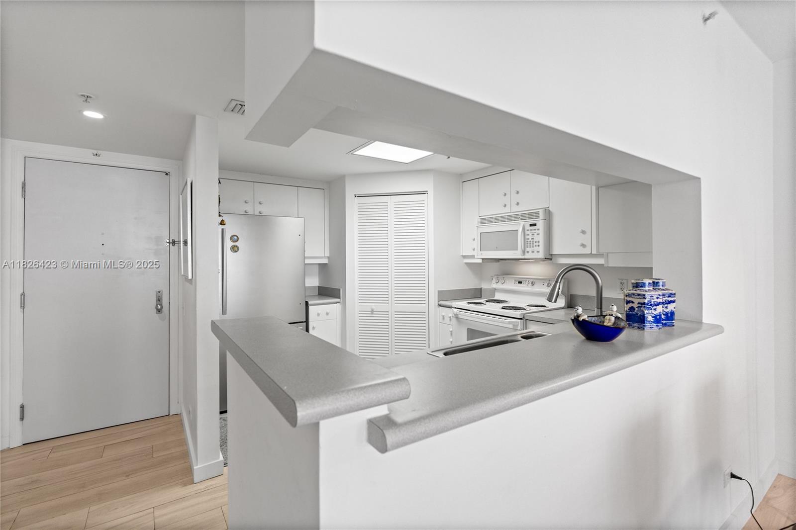 701 Brickell Key Blvd # 1408