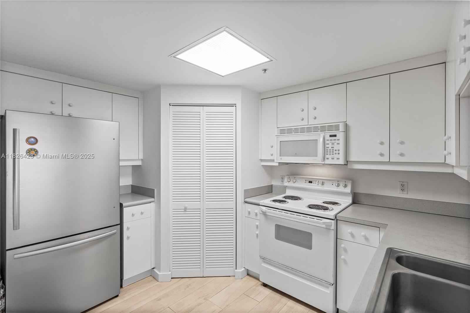 701 Brickell Key Blvd # 1408