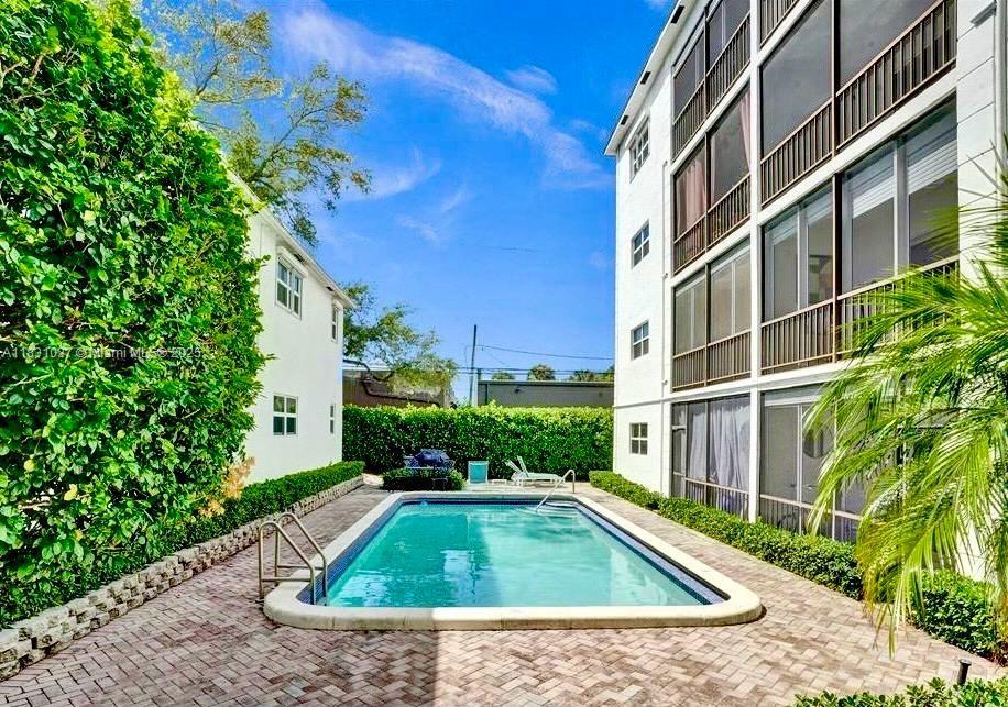 1212 SE 2nd Ct # 103