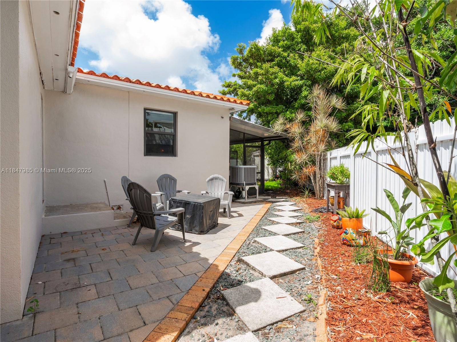 32 Hammond Dr