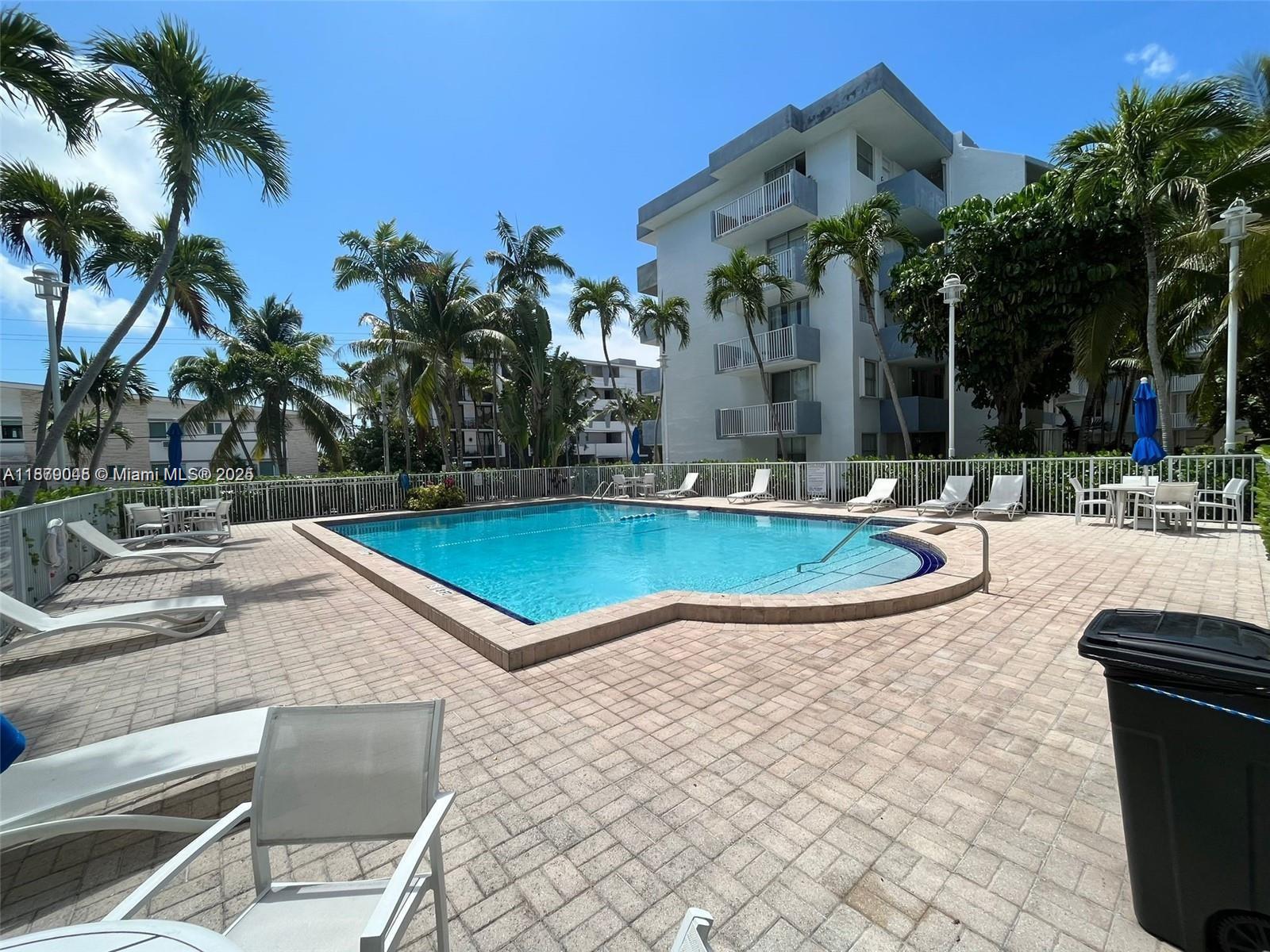 1801 S Treasure Dr # 404