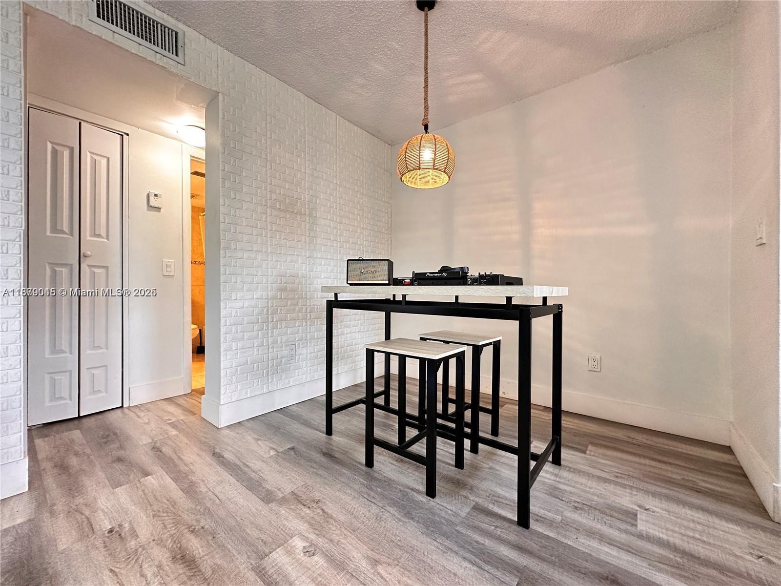 1801 S Treasure Dr # 404