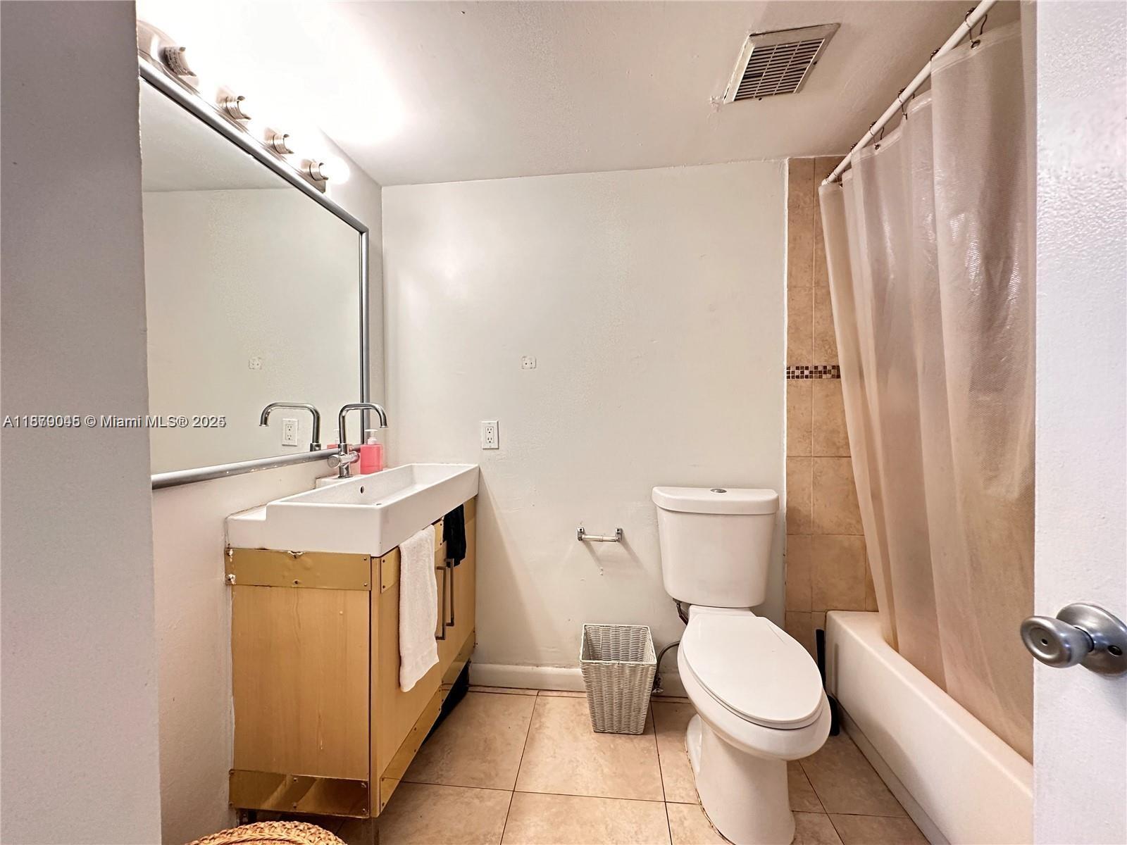 1801 S Treasure Dr # 404