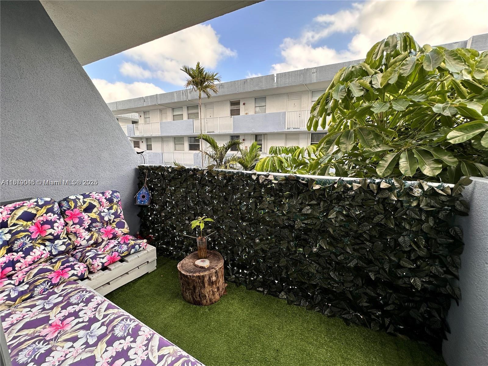 1801 S Treasure Dr # 404