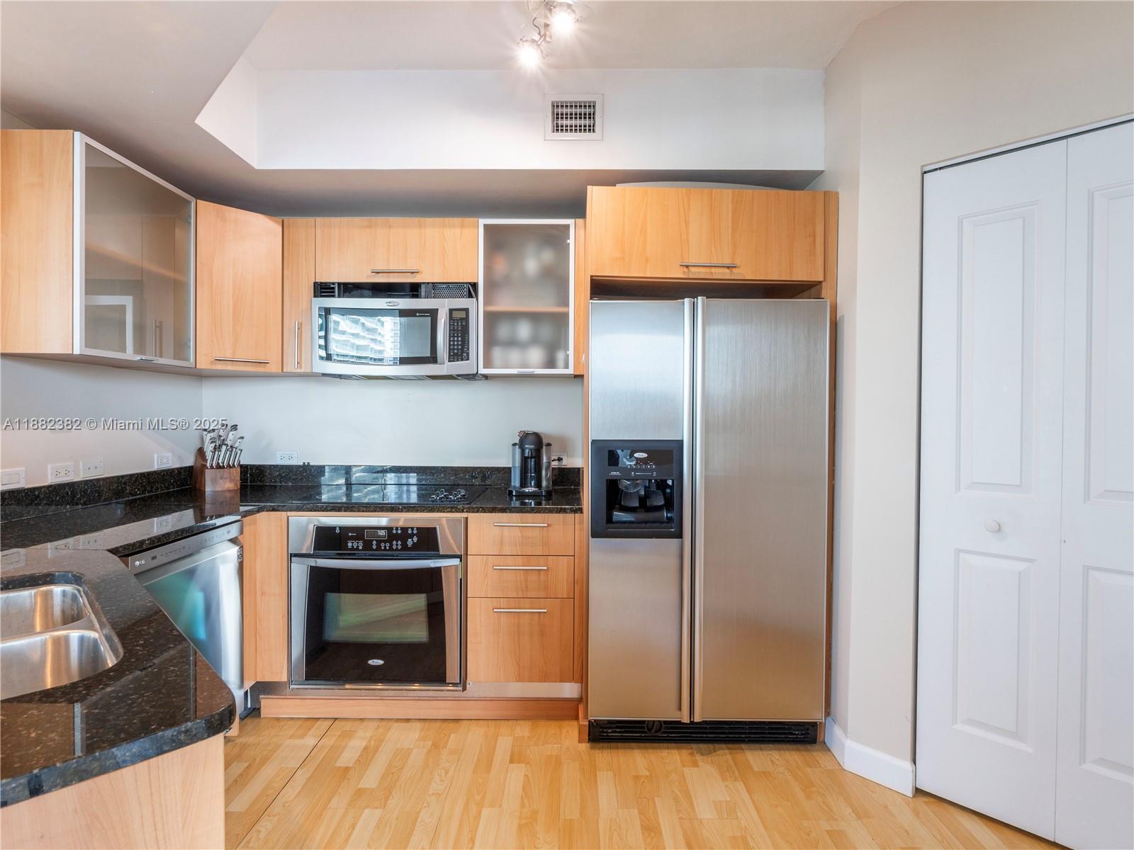 480 NE 30th St # 1103