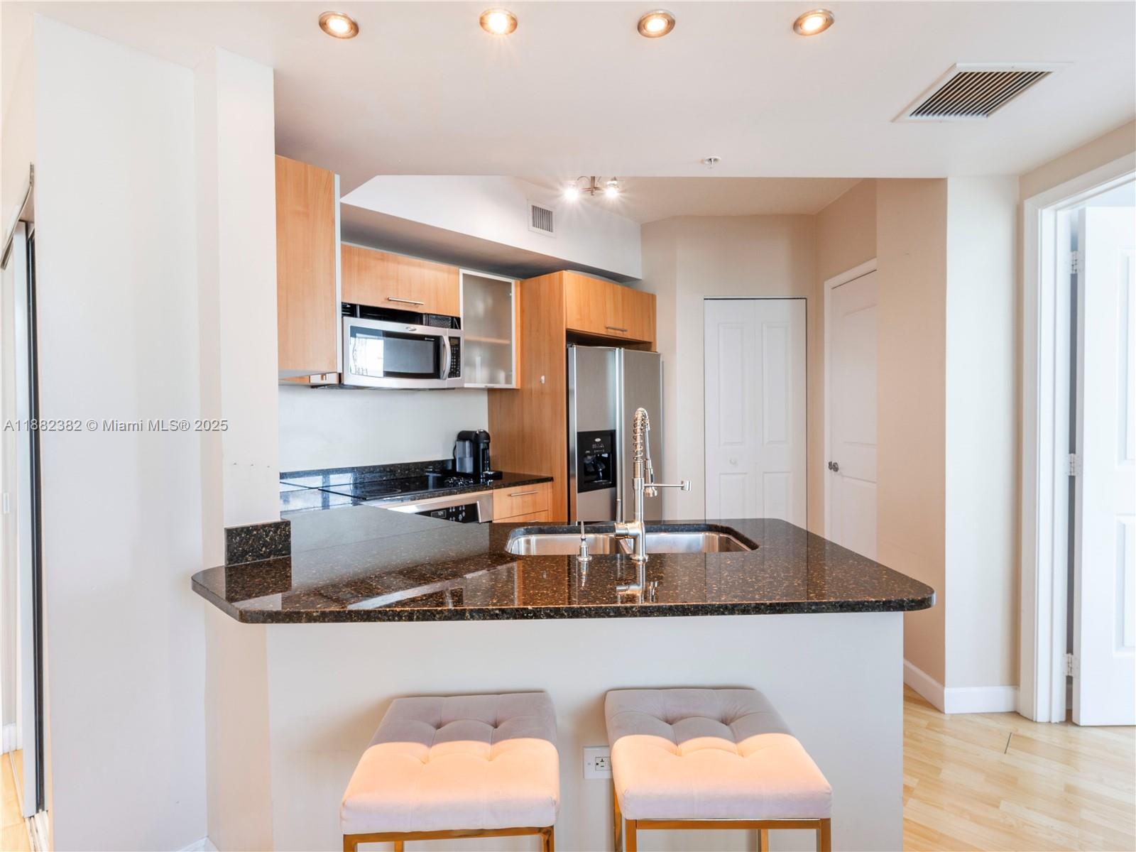 480 NE 30th St # 1103