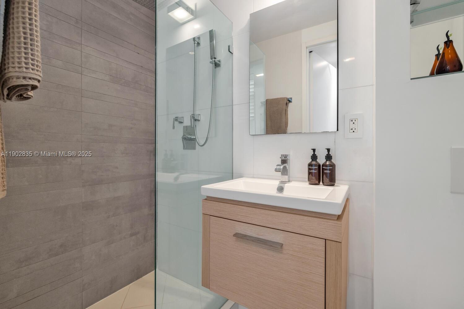 325 Ocean Dr # 210, Miami Beach Unit: 210