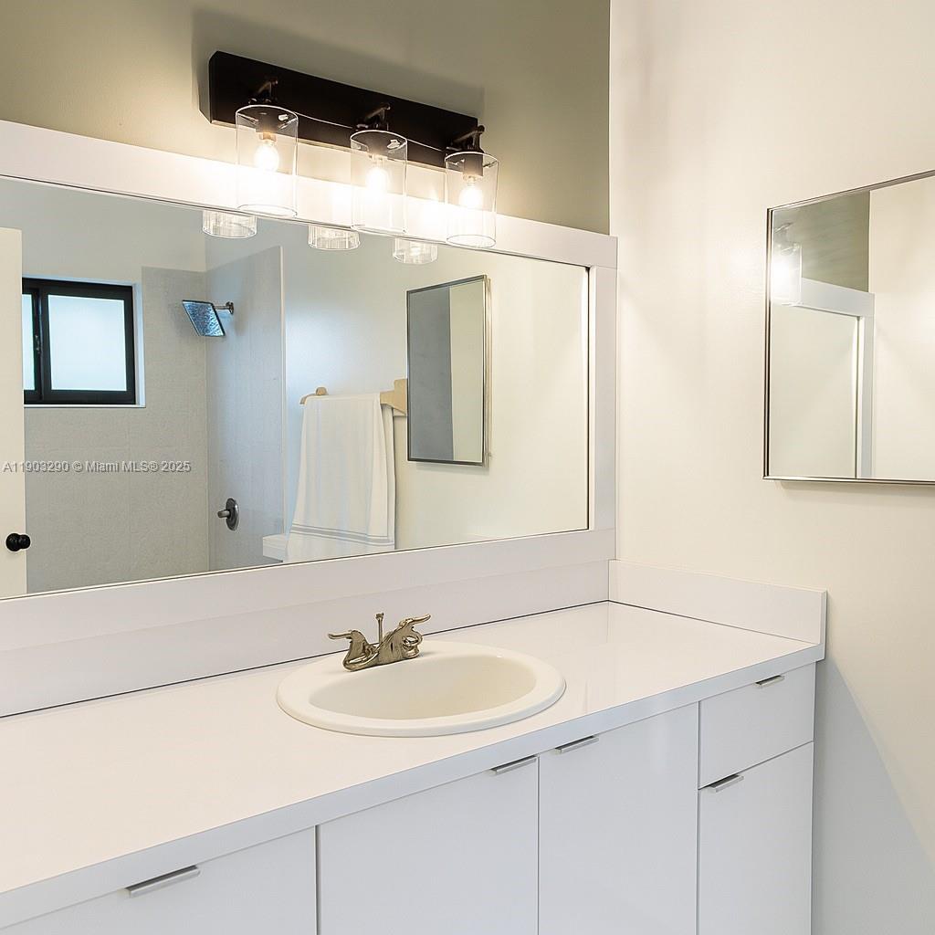 270 NW 40th Ct, Miami