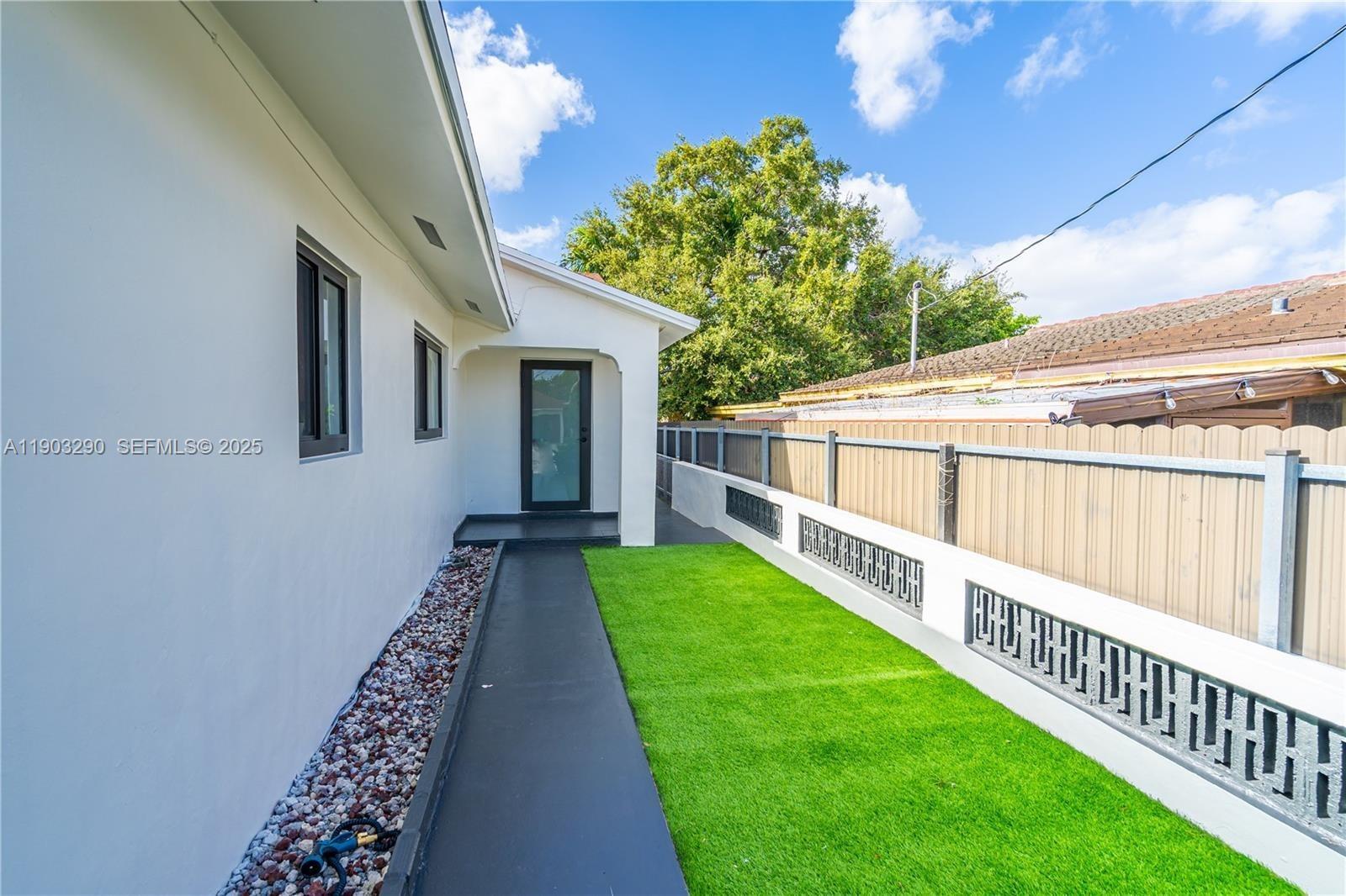 270 NW 40th Ct, Miami